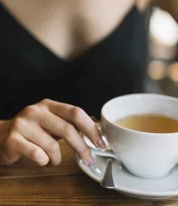 Chá para insônia: durma melhor com o poder das ervas