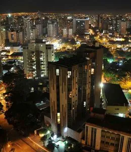 Secretaria apresenta estudo para trocar lâmpadas convencionais por leds em cidades goianas