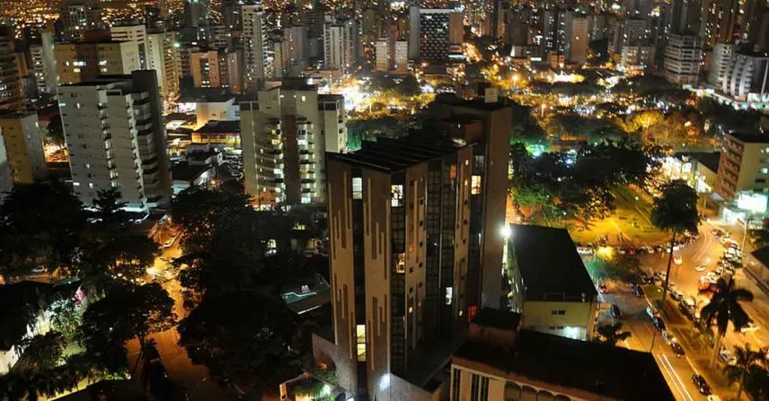 Secretaria apresenta estudo para trocar lâmpadas convencionais por leds em cidades goianas