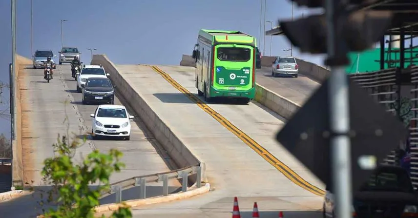 Ônibus é o mais utilizado, mas não tem espaço nas ruas de Goiânia